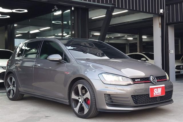 VW GTI 全原廠 無惡操 低里程 經典菱格紋座椅 CarPlay 免鑰匙 摸門 定速 倒車顯影  第1張相片