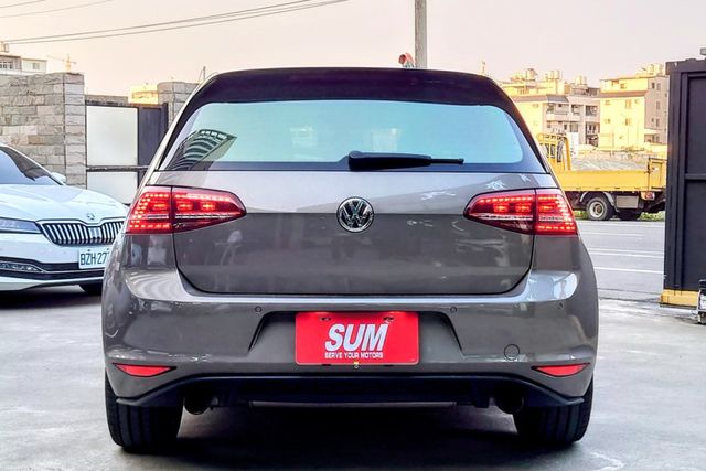 VW GTI 全原廠 無惡操 低里程 經典菱格紋座椅 CarPlay 免鑰匙 摸門 定速 倒車顯影  第4張相片