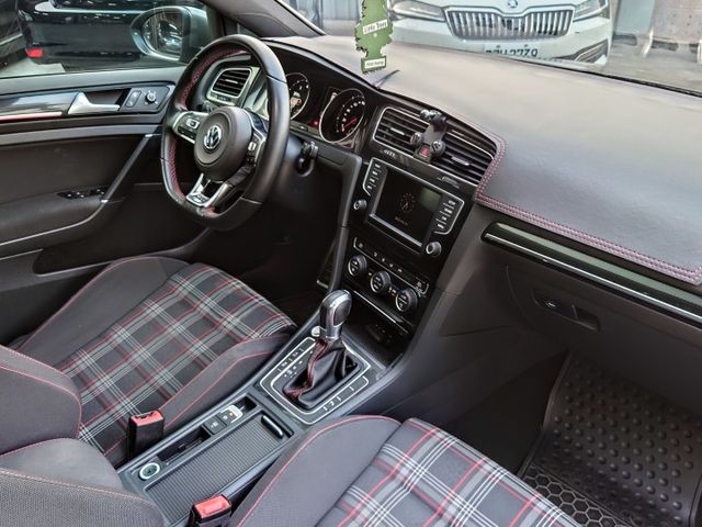 VW GTI 全原廠 無惡操 低里程 經典菱格紋座椅 CarPlay 免鑰匙 摸門 定速 倒車顯影  第7張相片