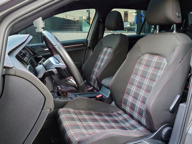 VW GTI 全原廠 無惡操 低里程 經典菱格紋座椅 CarPlay 免鑰匙 摸門 定速 倒車顯影  第8張相片