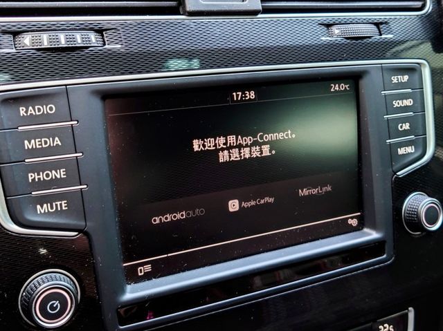 VW GTI 全原廠 無惡操 低里程 經典菱格紋座椅 CarPlay 免鑰匙 摸門 定速 倒車顯影  第11張相片