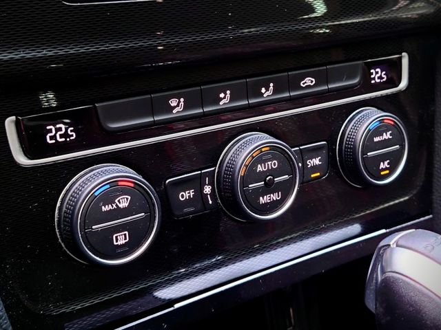 VW GTI 全原廠 無惡操 低里程 經典菱格紋座椅 CarPlay 免鑰匙 摸門 定速 倒車顯影  第13張相片