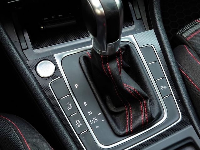 VW GTI 全原廠 無惡操 低里程 經典菱格紋座椅 CarPlay 免鑰匙 摸門 定速 倒車顯影  第14張相片
