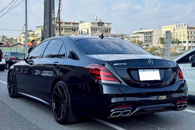 S350D 摸門 電吸門 免鑰匙啟動 換檔撥片 定速 倒車顯影 四座電動記憶椅 三區恆溫 20寸鋁圈 改63套件  第2張相片