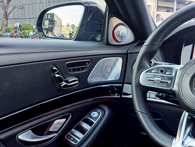 S350D 摸門 電吸門 免鑰匙啟動 換檔撥片 定速 倒車顯影 四座電動記憶椅 三區恆溫 20寸鋁圈 改63套件  第4張相片