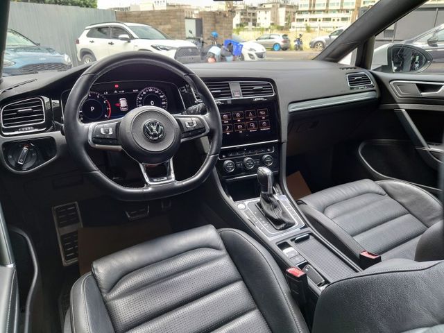 GOLF 280TSI RLine低里程 ACC跟車 盲點 液晶儀表 換檔撥片 CarPlay 倒車顯影 免鑰匙 摸門  第5張相片