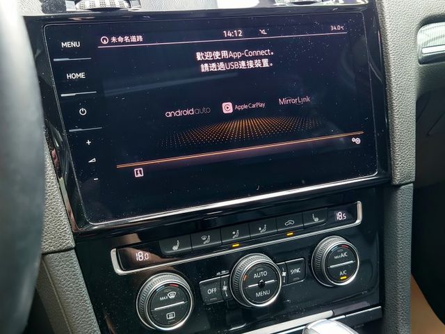 GOLF 280TSI RLine低里程 ACC跟車 盲點 液晶儀表 換檔撥片 CarPlay 倒車顯影 免鑰匙 摸門  第12張相片