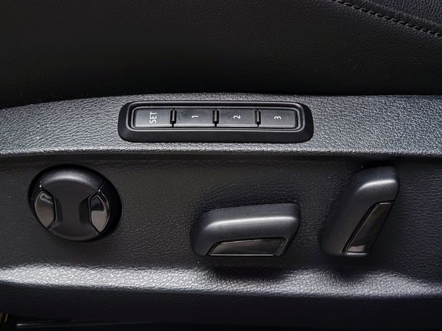 GOLF 280TSI RLine低里程 ACC跟車 盲點 液晶儀表 換檔撥片 CarPlay 倒車顯影 免鑰匙 摸門  第13張相片