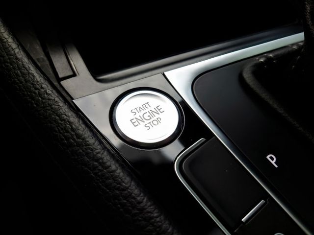 GOLF 280TSI RLine低里程 ACC跟車 盲點 液晶儀表 換檔撥片 CarPlay 倒車顯影 免鑰匙 摸門  第14張相片