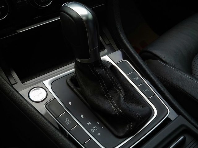 GOLF 280TSI RLine低里程 ACC跟車 盲點 液晶儀表 換檔撥片 CarPlay 倒車顯影 免鑰匙 摸門  第15張相片
