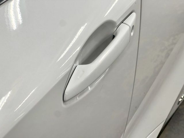Is300h F-sport 免鑰啟動 摸門 ACC跟車 車道維持 倒車顯影 盲點 車道偏離警示 雙前電熱椅 恆溫空調  第7張相片