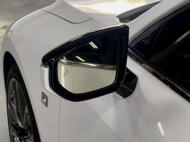 Is300h F-sport 免鑰啟動 摸門 ACC跟車 車道維持 倒車顯影 盲點 車道偏離警示 雙前電熱椅 恆溫空調  第8張相片