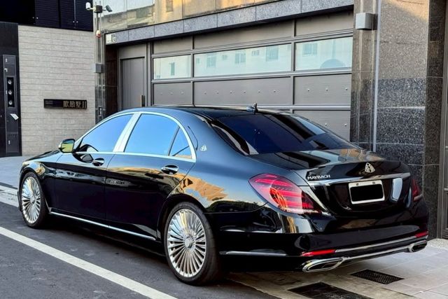 S550 全車邁巴赫套件 柏林 氣壓懸吊 全景天窗 電吸門 電尾門 雙前記憶電熱通風座 液晶螢幕  第2張相片