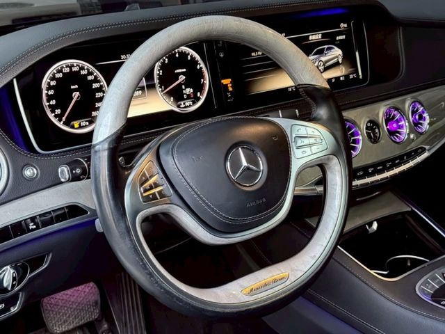 S550 全車邁巴赫套件 柏林 氣壓懸吊 全景天窗 電吸門 電尾門 雙前記憶電熱通風座 液晶螢幕  第5張相片