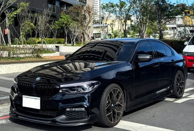 540i M Sport 原鈑件 HK音響/免鑰匙/天窗/吸門/電尾門/電動記憶椅/CarPlay  第1張相片