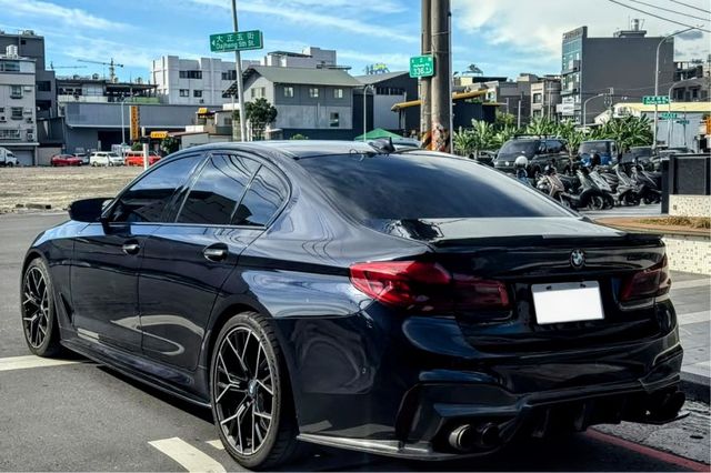 540i M Sport 原鈑件 HK音響/免鑰匙/天窗/吸門/電尾門/電動記憶椅/CarPlay  第2張相片