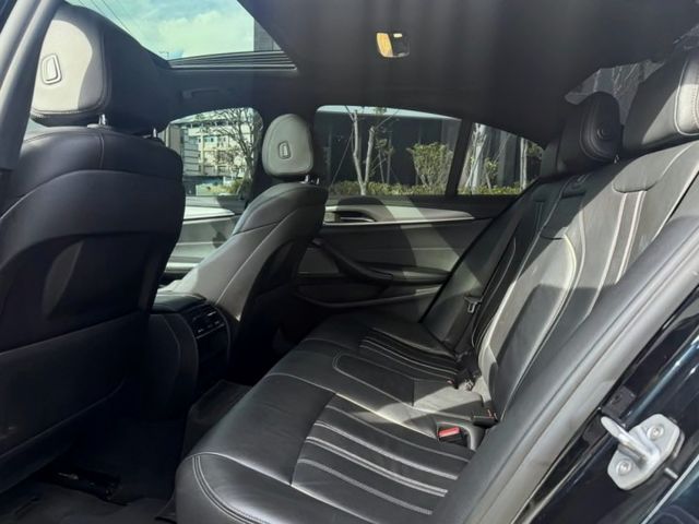 540i M Sport 原鈑件 HK音響/免鑰匙/天窗/吸門/電尾門/電動記憶椅/CarPlay  第4張相片