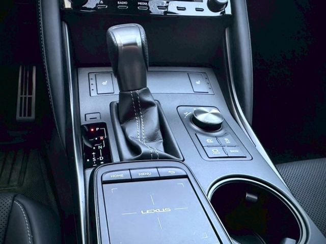 Is300h F-sport 免鑰啟動 摸門解鎖 ACC 車道維持 定速巡航 倒車顯影  盲點偵測 車道偏離 雙前電熱椅  第11張相片