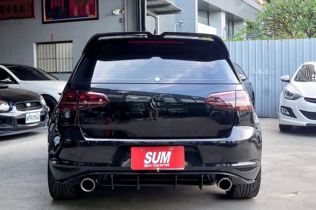 GOLF GTI 原鈑件 低里程 改裝數十萬 前車主極度顧車  第4張相片