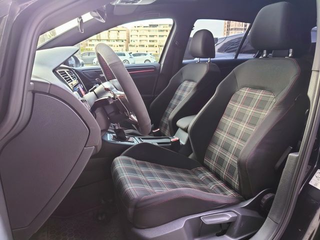 GOLF GTI 原鈑件 低里程 改裝數十萬 前車主極度顧車  第5張相片