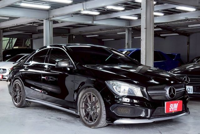 Cla45 AMG套件 快控方向盤 換檔撥片 定速巡航 倒車顯影 電動天窗 雙區恆溫 雙前電動記憶座椅 天窗  第1張相片