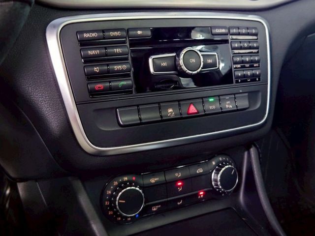 Cla45 AMG套件 快控方向盤 換檔撥片 定速巡航 倒車顯影 電動天窗 雙區恆溫 雙前電動記憶座椅 天窗  第10張相片