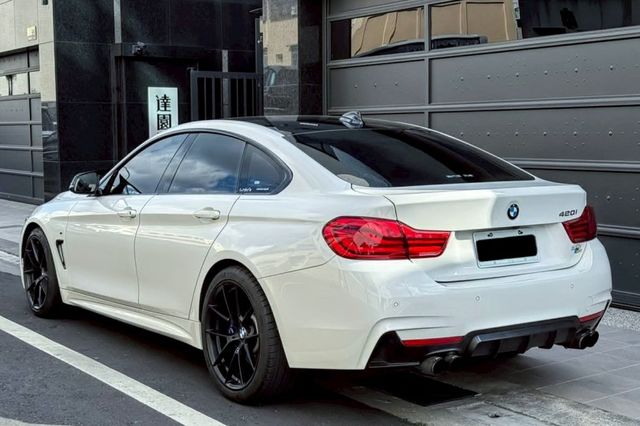 420iGC M-sport  免鑰 摸門 換檔撥片 定速盲點 雙前電動椅 駕駛座記憶 倒車顯影 電動天窗 丁字褲方向盤  第2張相片