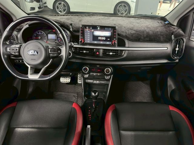 Picanto GT Line 摸門解鎖 定速系統 免鑰匙啟動 倒車顯影 倒車雷達 快控方向盤 胎壓警示 恆溫空調  第5張相片