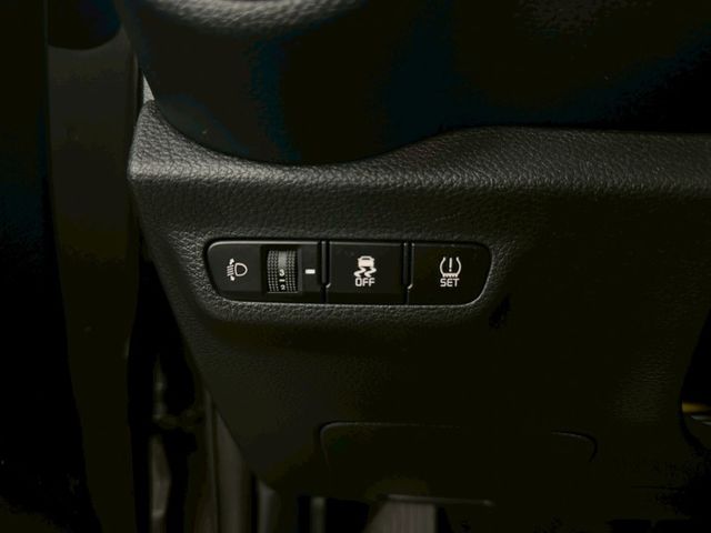 Picanto GT Line 摸門解鎖 定速系統 免鑰匙啟動 倒車顯影 倒車雷達 快控方向盤 胎壓警示 恆溫空調  第11張相片