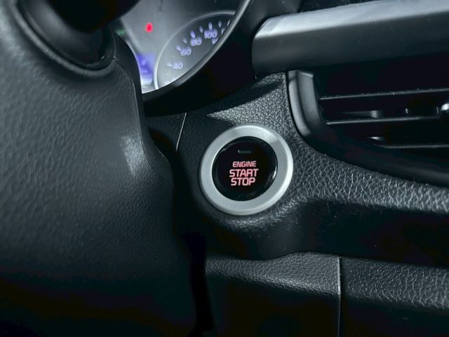 Picanto GT Line 摸門解鎖 定速系統 免鑰匙啟動 倒車顯影 倒車雷達 快控方向盤 胎壓警示 恆溫空調  第12張相片