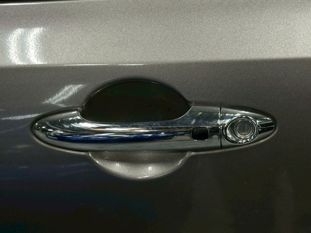 Picanto GT Line 摸門解鎖 定速系統 免鑰匙啟動 倒車顯影 倒車雷達 快控方向盤 胎壓警示 恆溫空調  第14張相片