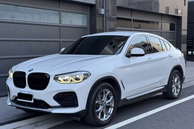 X4 20i 5AT跟車 定速 車道置中 盲點 摸門 免鑰啟動 360環景 雷達 HK音響 抬頭顯示 虛擬儀表 三區恆溫  第1張相片