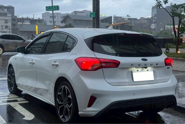 Focus ST-Line 摸門解鎖 跟車 定速 免鑰匙啟動 抬頭顯示 B&O音響 快控方向盤AppleCarPlay  第2張相片