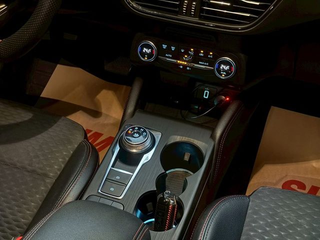 Focus ST-Line 摸門解鎖 跟車 定速 免鑰匙啟動 抬頭顯示 B&O音響 快控方向盤AppleCarPlay  第6張相片