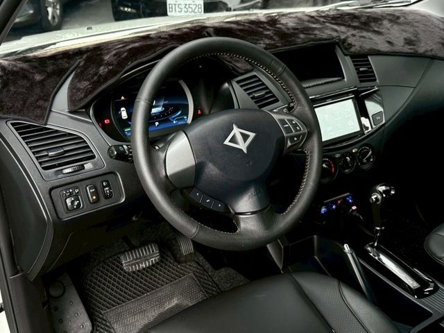 Zinger 旗艦＋型 盲點偵測 胎壓顯示 定速系統 倒車顯影 雷達 自動頭燈 數位儀表 恆溫空調 蜂鳴式倒車輔助  第8張相片