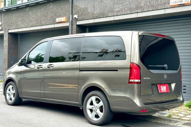 V250d 摸門解鎖 定速系統 快控方向盤 智慧頭燈 前後雷達偵測 雙前電動記憶加熱椅 分區恆溫 模式調節  電尾門  第2張相片