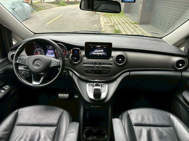 V250d 摸門解鎖 定速系統 快控方向盤 智慧頭燈 前後雷達偵測 雙前電動記憶加熱椅 分區恆溫 模式調節  電尾門  第5張相片