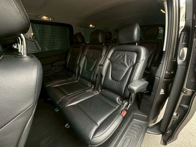 V250d 摸門解鎖 定速系統 快控方向盤 智慧頭燈 前後雷達偵測 雙前電動記憶加熱椅 分區恆溫 模式調節  電尾門  第7張相片