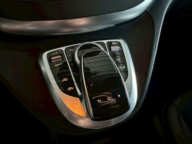 V250d 摸門解鎖 定速系統 快控方向盤 智慧頭燈 前後雷達偵測 雙前電動記憶加熱椅 分區恆溫 模式調節  電尾門  第13張相片