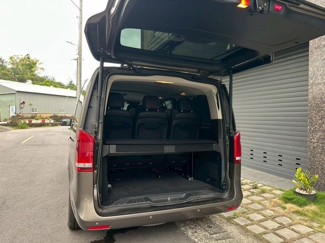 V250d 摸門解鎖 定速系統 快控方向盤 智慧頭燈 前後雷達偵測 雙前電動記憶加熱椅 分區恆溫 模式調節  電尾門  第19張相片