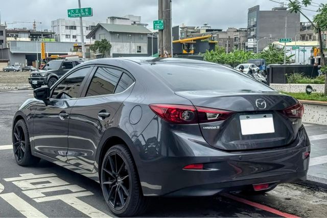 MAZDA3 尊榮版 原鈑件 6速手自排/6安全氣囊/方向盤快控/定速/恆溫/中控螢幕  第2張相片