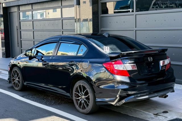 Civic 2.0S 原鈑件 HID頭燈/6氣囊/天窗/車身動態穩定/換檔撥片/駕駛電動椅  第3張相片