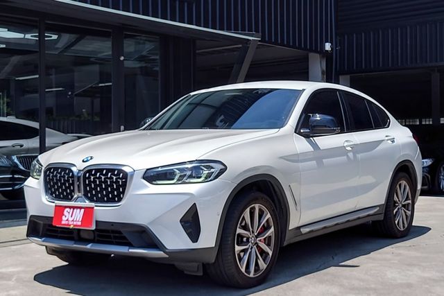 BMW X4 xDrive20i 總代理 原鈑件 5AU/環景/抬顯/HK音響/免鑰匙/摸門/換檔撥片/電尾門  第1張相片