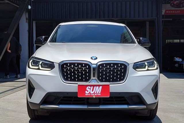 BMW X4 xDrive20i 總代理 原鈑件 5AU/環景/抬顯/HK音響/免鑰匙/摸門/換檔撥片/電尾門  第3張相片