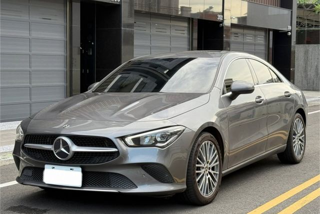 CLA200 原鈑件 低里程 賽車座椅/快撥換檔/數位儀表/定速/盲點/免鑰匙/摸門  第1張相片