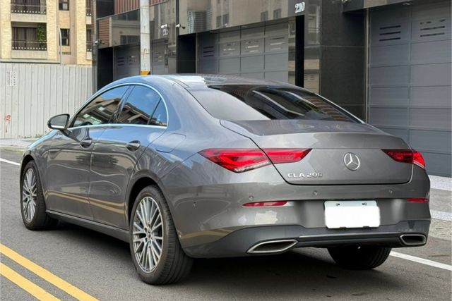 CLA200 原鈑件 低里程 賽車座椅/快撥換檔/數位儀表/定速/盲點/免鑰匙/摸門  第2張相片