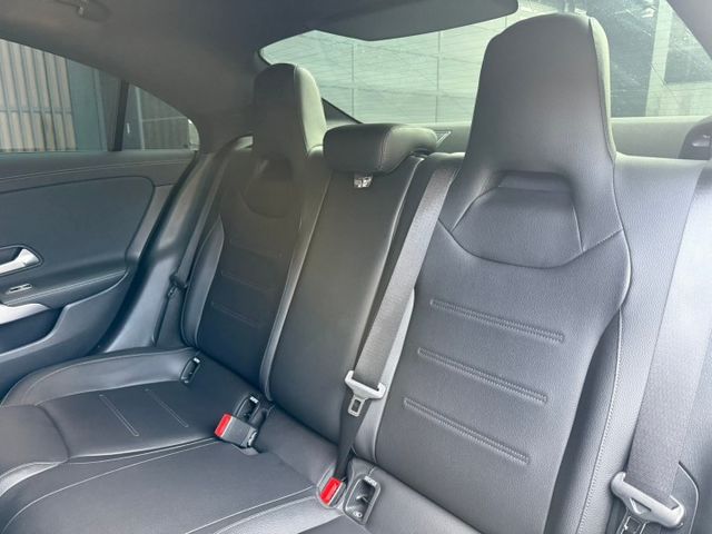 CLA200 原鈑件 低里程 賽車座椅/快撥換檔/數位儀表/定速/盲點/免鑰匙/摸門  第6張相片