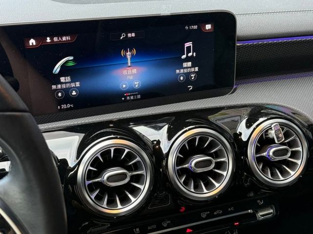 CLA200 原鈑件 低里程 賽車座椅/快撥換檔/數位儀表/定速/盲點/免鑰匙/摸門  第8張相片