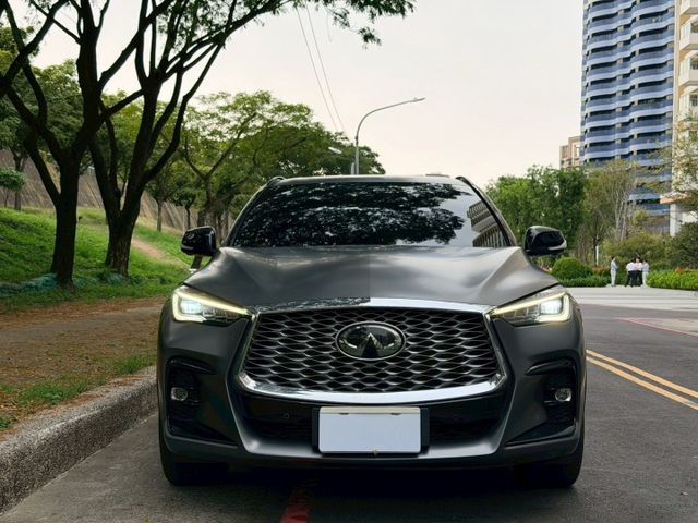 QX55 旗艦 搭載2.0L VC-Turbo引擎 融合轎跑線條與豪華質感 外型動感 內裝精緻 兼具性能與時尚品味  第3張相片
