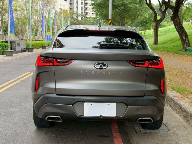 QX55 旗艦 搭載2.0L VC-Turbo引擎 融合轎跑線條與豪華質感 外型動感 內裝精緻 兼具性能與時尚品味  第4張相片